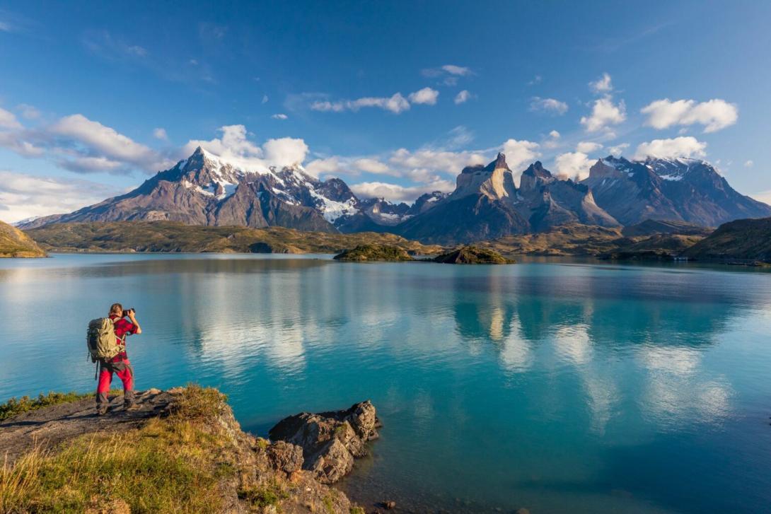 Fotografía de una persona mirando la Patagonia