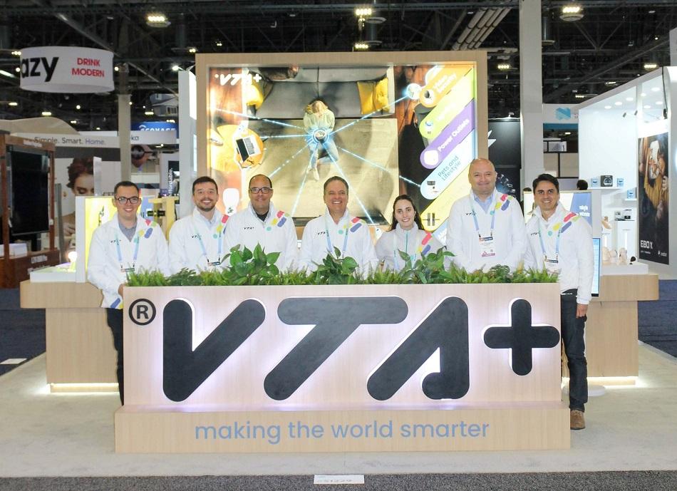 En la foto, de izquierda a derecha, el equipo de VTA+: Juan Carlos Montoya, gerente de producto; Julio Forero, coordinador de compras internacionales; Francisco Molina, director de ventas internacionales; Juan Carlos Varón, fundador y CEO; Juliana Varón, especialista de producto; Alexander Olarte, gerente comercial, y Fernando Ararat , director de marketing.